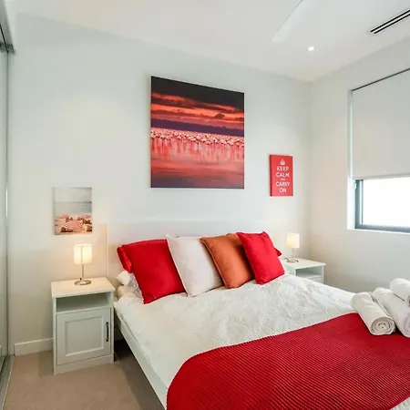 Creative East Escape Balcony & Parking Apartment *
