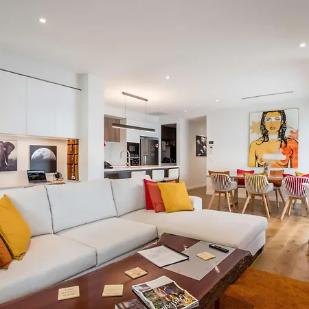 Creative East Escape Balcony & Parking Brisbane