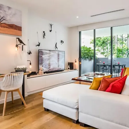 Creative East Escape Balcony & Parking Apartment