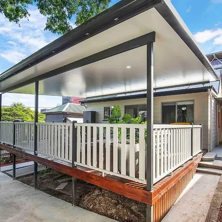 Sunset Haven 4-bd Retreat Milton, Steps To Suncorp * Brisbane