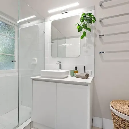 The Ruby - Art Deco 1bed 1bath New Farm Apartment *