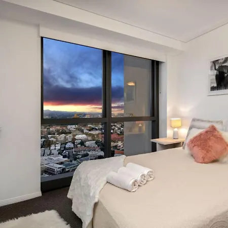 Indulgence At Meriton, Spectacular Views, Sleeps 6 Includes Carpark Apartment *