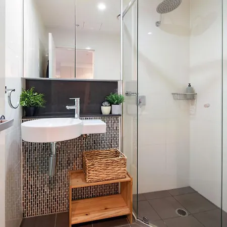 Apartment Indulgence At Meriton, Spectacular Views, Sleeps 6 Includes Carpark *