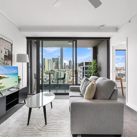 Chic 1 Bed Inner-city Retreat With Pool And Views Apartment Brisbane
