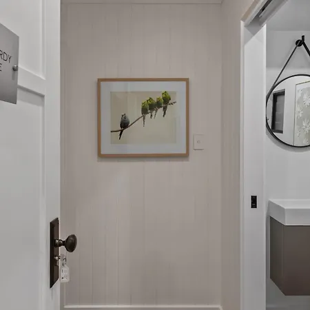 Bright 2-bed New Farm With Private Patio Apartment