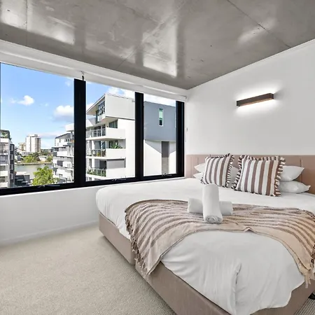 Riverfront Kangaroo Point *