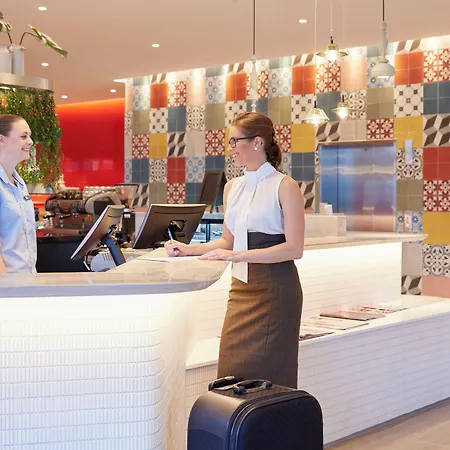 Holiday Inn Express Brisbane Central By Ihg 4*