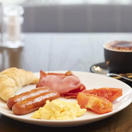 Hotel Holiday Inn Express Brisbane Central By Ihg 4*