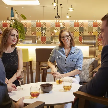 Holiday Inn Express Brisbane Central By Ihg Hotel 4*