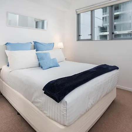 Beautiful Unit With Gym And Pool Near Museums Brisbane