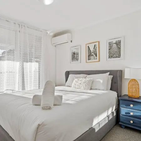 Stylish 2br Retreat With Pool, Gym & Balcony! Brisbane