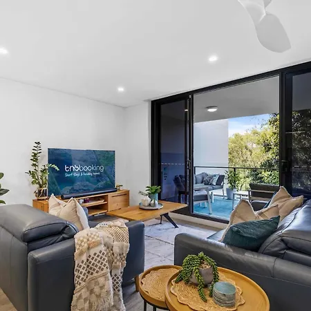 Park View Retreat -pool - 2 Min Walk Stones Corner Apartment