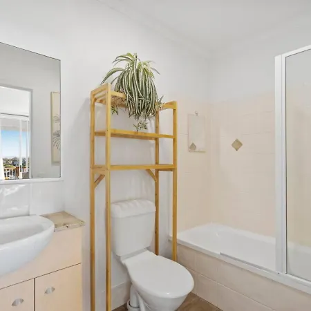 Apartment Stylish 2br Retreat With Pool, Gym & Balcony! Brisbane