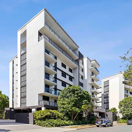 Apartment Park View Retreat -pool - 2 Min Walk Stones Corner *