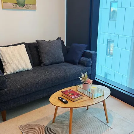 Skytower Level 10 Relaxed 2br With Access C17