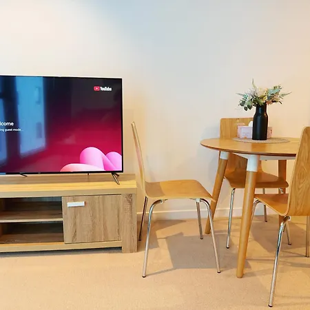 Skytower Level 10 Relaxed 2br With Access C17 Apartment *