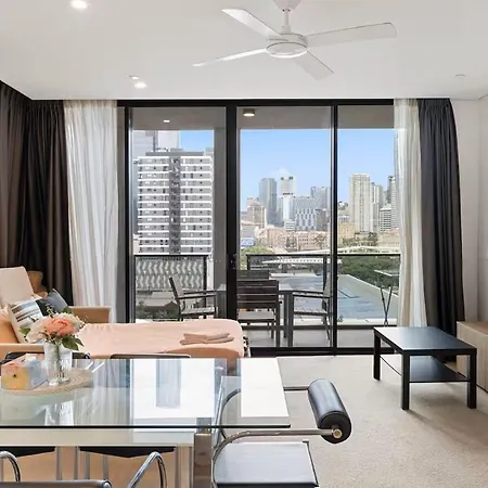 Level 10 Views 2br With Private Balcony & Parking * Brisbane
