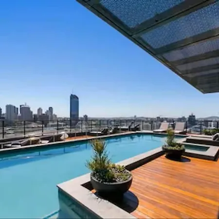 Level 10 Views 2br With Private Balcony & Parking Apartment *