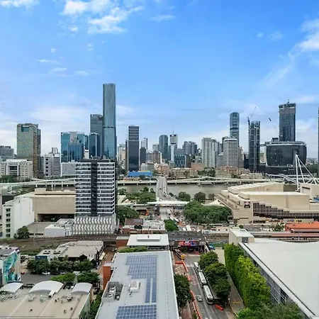 Level 10 Views 2br With Private Balcony & Parking
