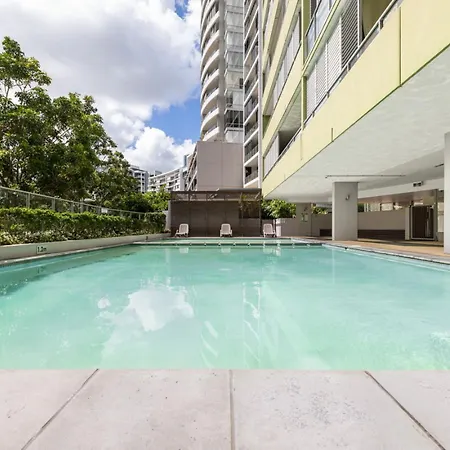 Apartment Parkland View At Roma Street