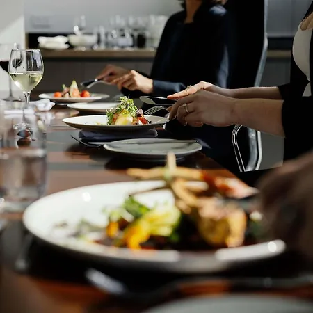 Pullman Airport Hotel 5*