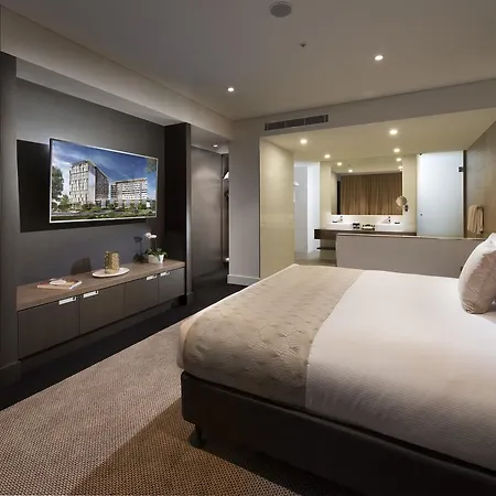 Pullman Airport Hotel 5*