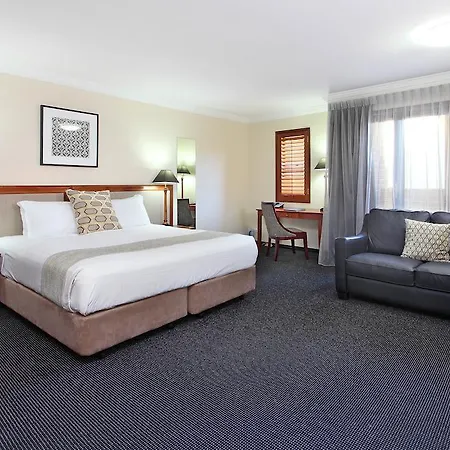 Ramada By Wyndham Windsor Hotel 4*
