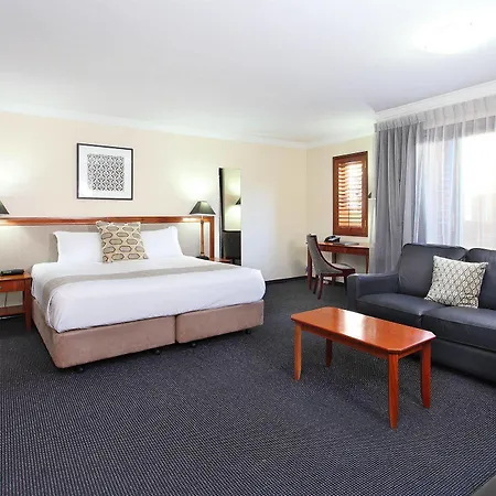 Hotel Ramada By Wyndham Windsor 4*