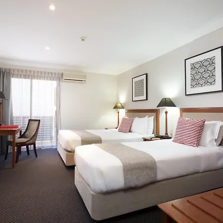 Ramada By Wyndham Windsor 4*