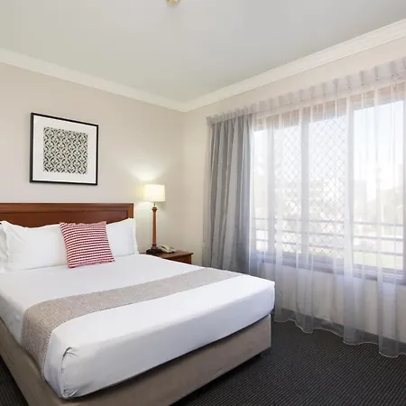 Hotel Ramada By Wyndham Windsor 4*