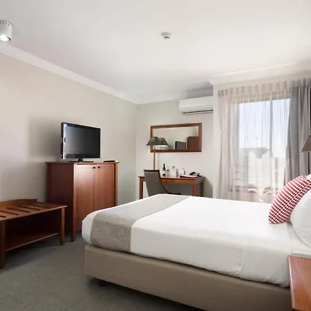 Ramada By Wyndham Windsor Hotel 4*