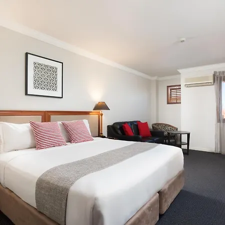 Hotel Ramada By Wyndham Windsor 4*