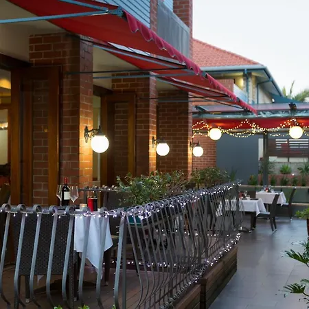 Hotel Ramada By Wyndham Windsor 4*