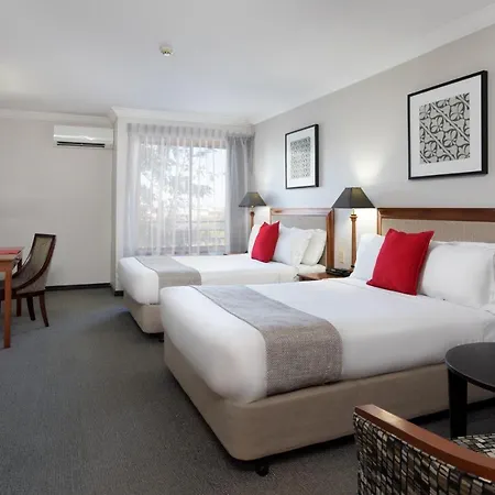Ramada By Wyndham Windsor Hotel 4*