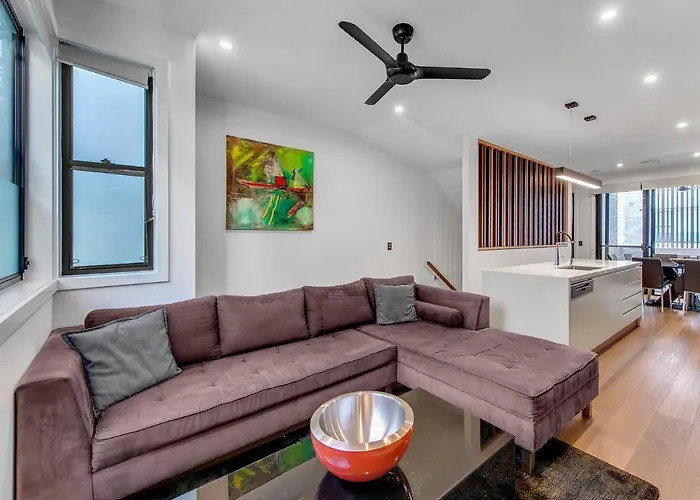 J24B - Bulimba Home From Home