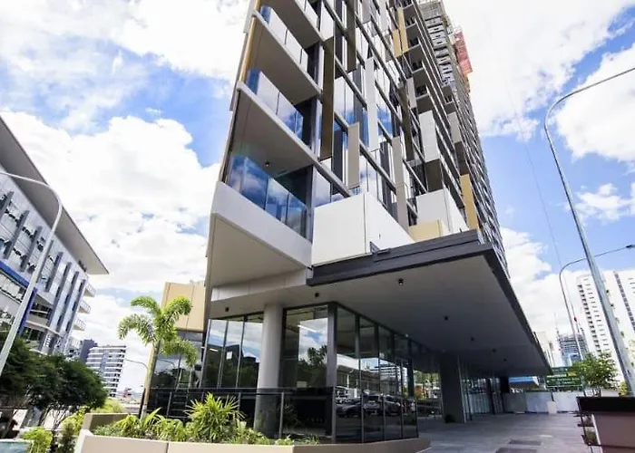 Brand-New Central Studio Apart With Views