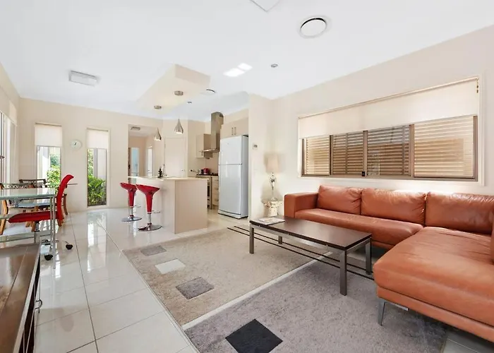 Impeccable Modern 1 Bedroom Apartment ~ Taringa