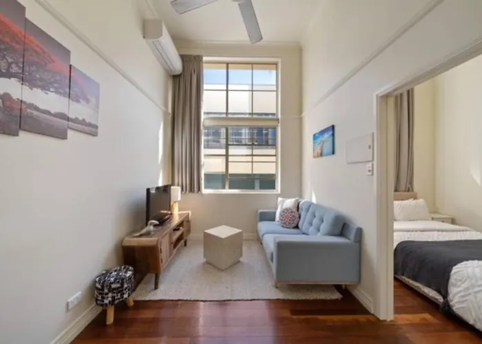Cool New Yorker Cbd Apartment