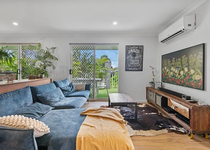 Spacious 3Bdroom Entertaining Unit Close To City, Cafes And Shops