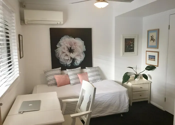 Swan Guest House - Room With Own Private Bathroom