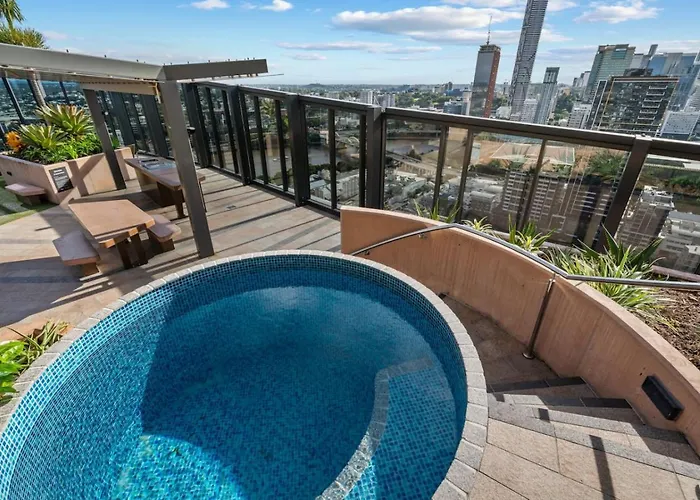Ultimate Location Chic 2Br Rooftop Pool N Parking