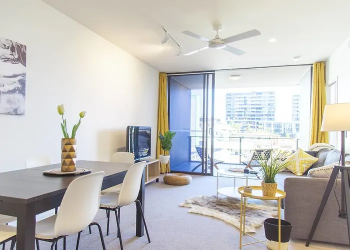 Chic Living In South Brisbane + Rooftop Pool