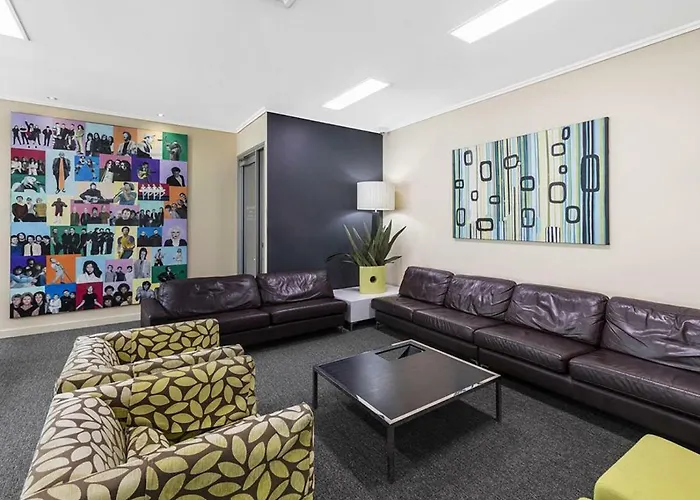 2Br Epic Views ★Cbd★ 2 Cars ★Pool★Wine★Gym★Netflix