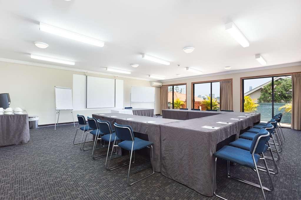 Hotel Ramada By Wyndham Windsor 4*