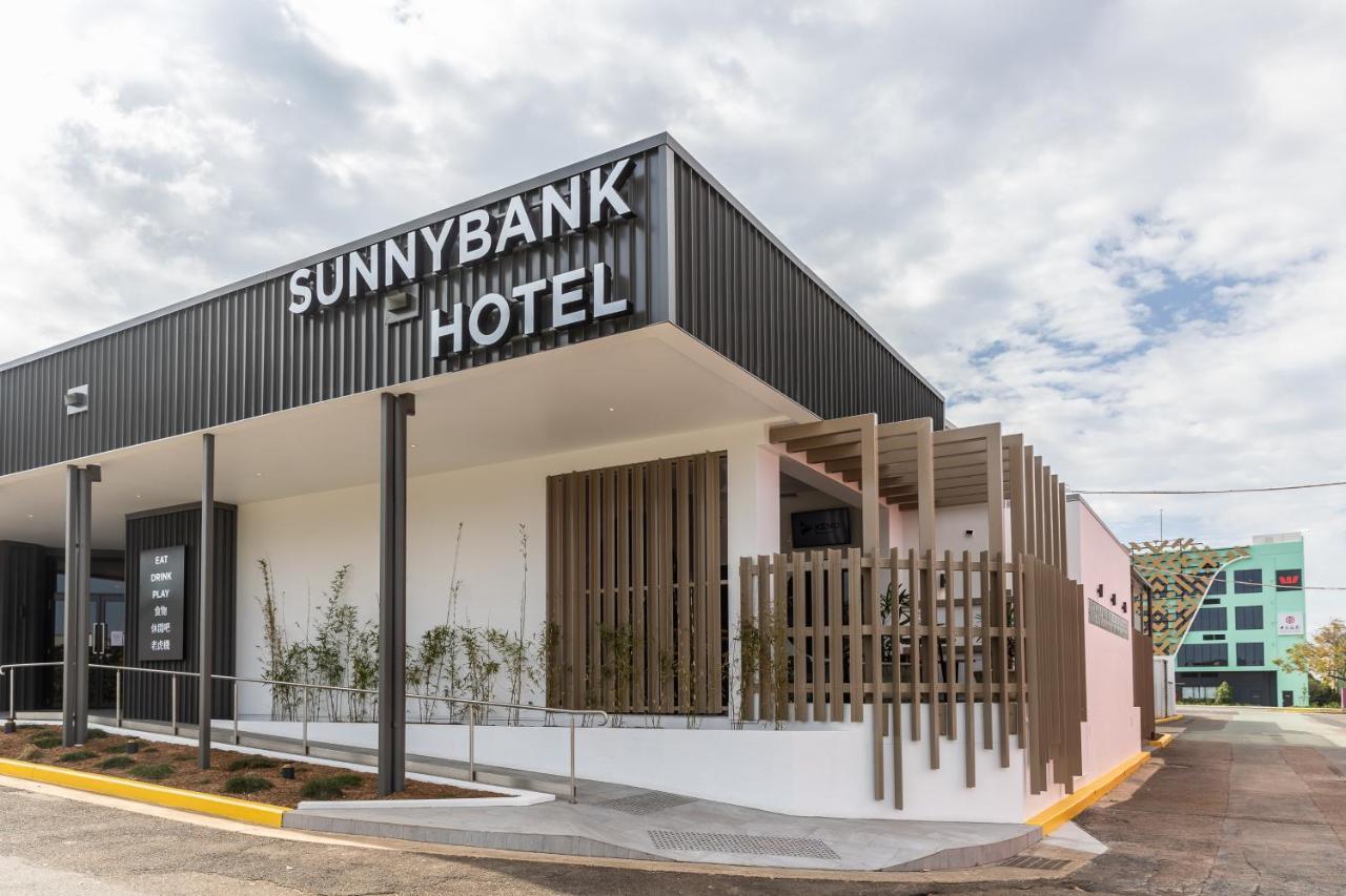 Sunnybank 3*