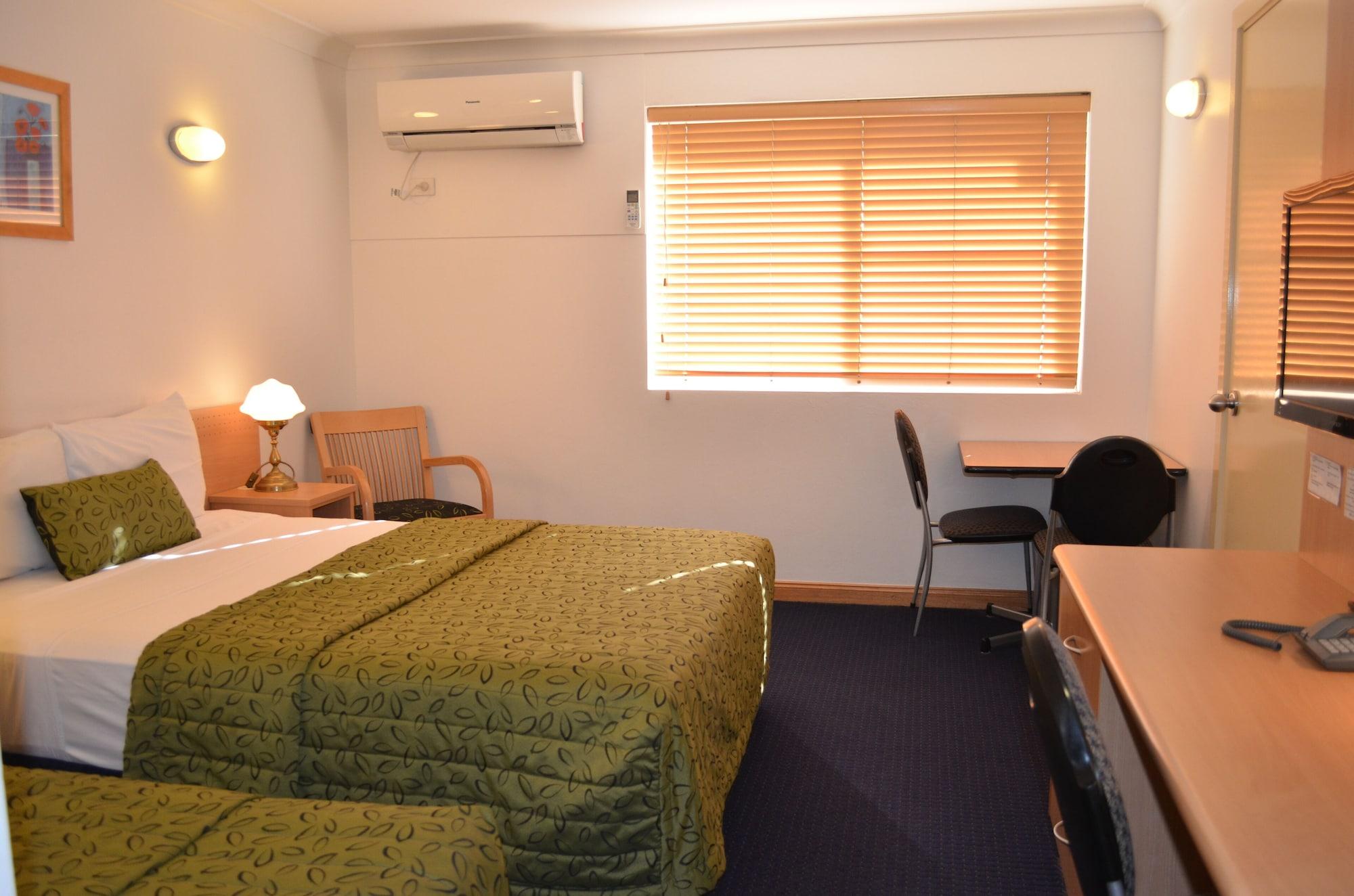 Airport Motel 4*