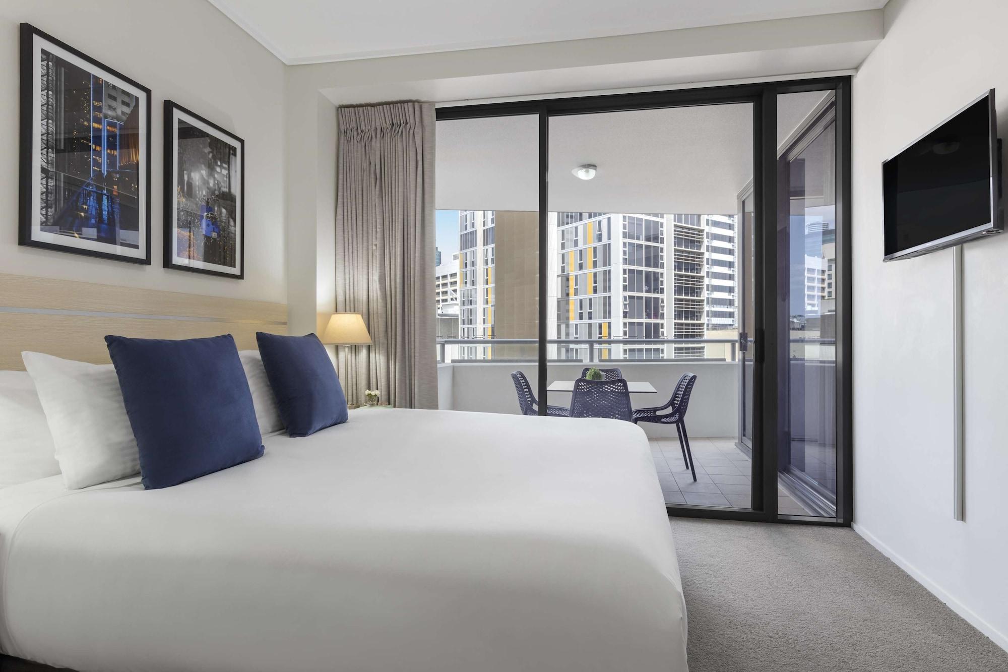 Oaks Aurora Aparthotel 4*