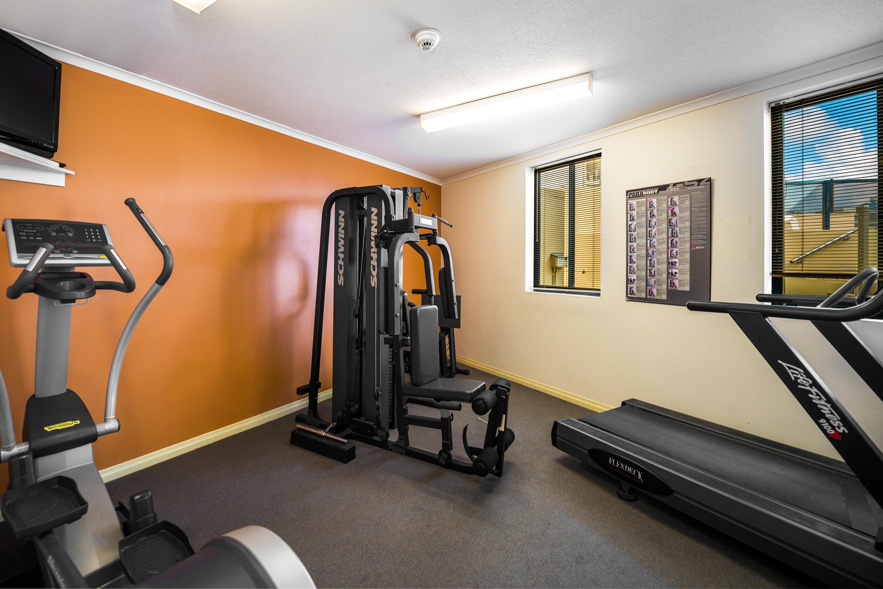 Hotel Mantra On Queen 4*