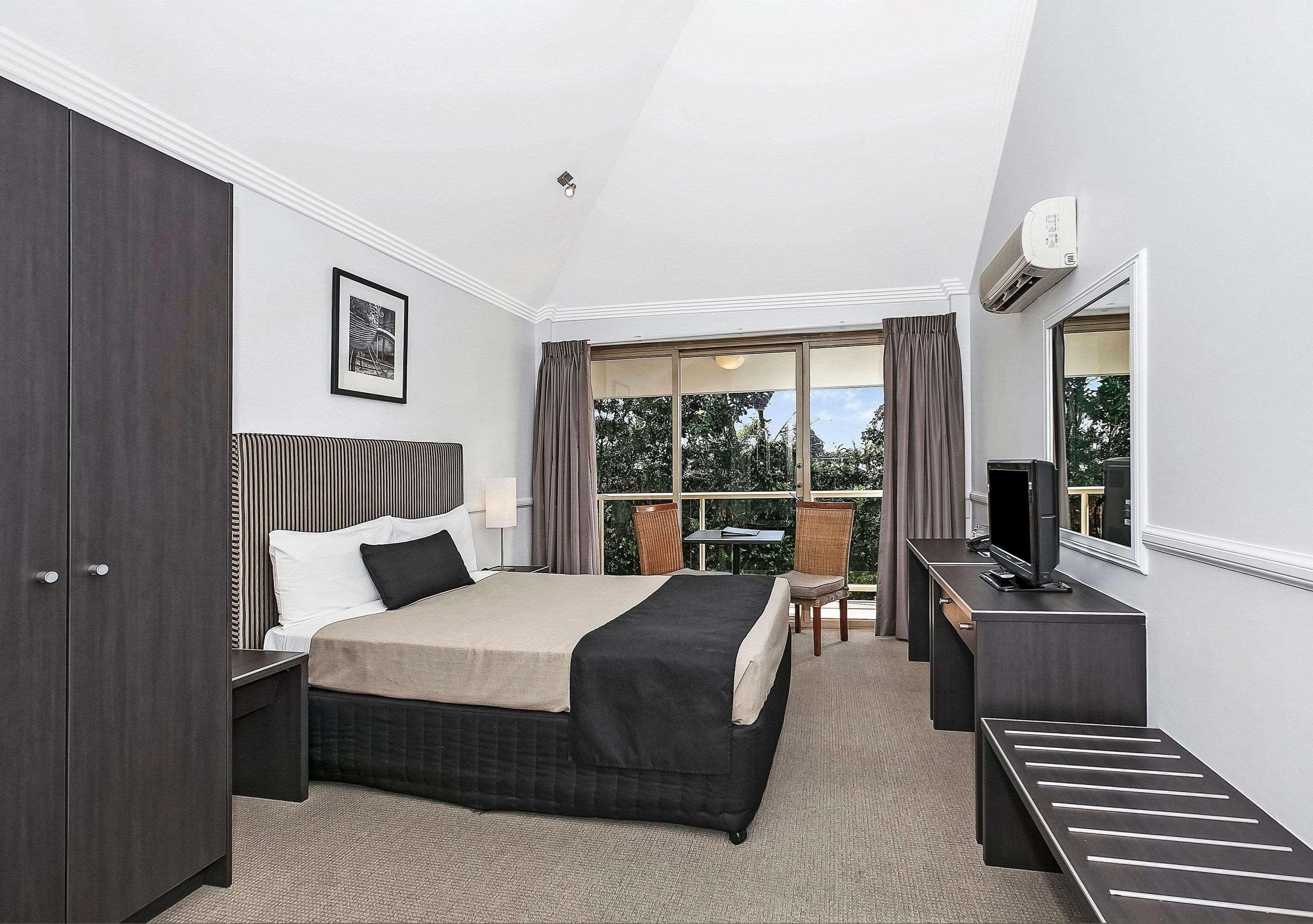 Comfort & Northgate Airport Inn