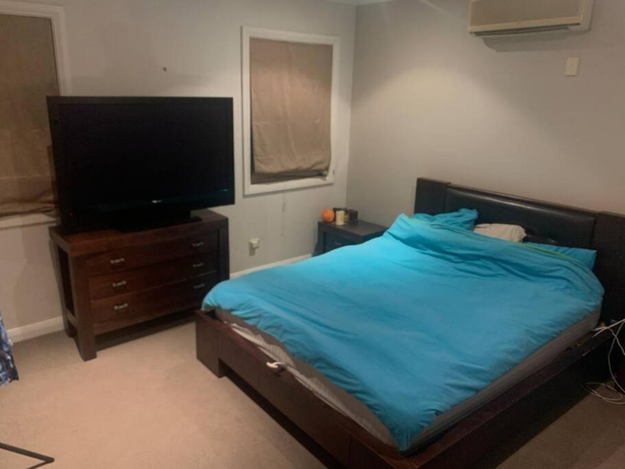 4br Exec Large House Close To Shops,train & Buses Brisbane